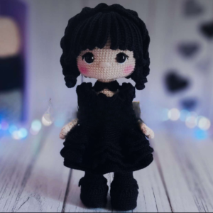 Receita de amigurumi em PDF - Wandinha