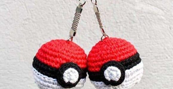 Receita de amigurumi em PDF – Chaveiro de Pokebola