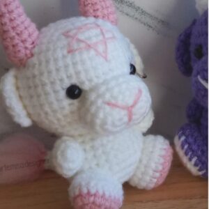 Receita de amigurumi em PDF - Bebê Baphomet