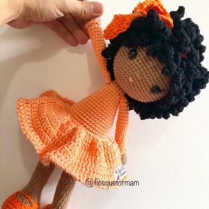 Receita de amigurumi em PDF  -  Boneca Sabrina