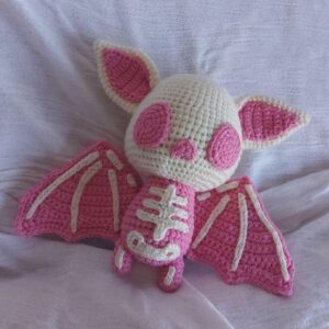 Receita de amigurumi em PDF - Morcego Rosa