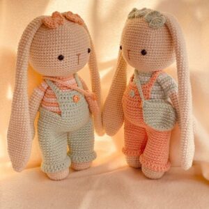 Receita de amigurumi em PDF - Coelho Jardineiro