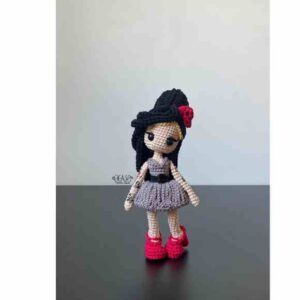 Receita de amigurumi em PDF - Amy Whinehouse