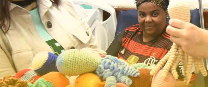 Projeto Samuel: voluntárias do PIC Melvi doam polvos de crochê ao Hospital Irmã Dulce