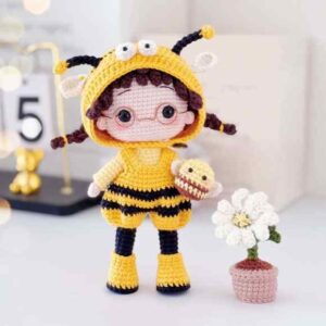 Receita de amigurumi em PDF - Boneca Abelha
