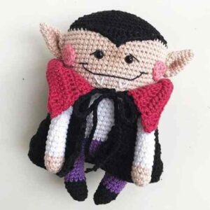 Receita de amigurumi em PDF - Paco o Vampiro