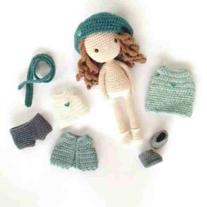 Receita de amigurumi em PDF - Boneca Ema com roupas