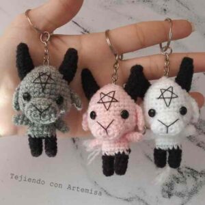 Receita de amigurumi em PDF - Chaveiro Baphomet