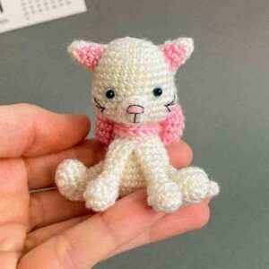 Receita de amigurumi em PDF- Chaveiro Gato Branco