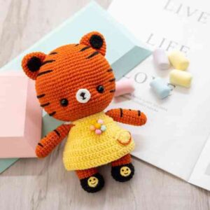 Receita de amigurumi em PDF - Tigre na Festa do Pijama