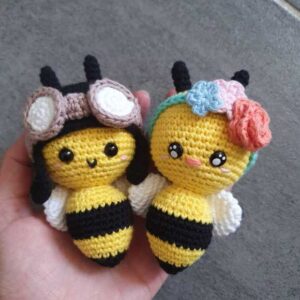 Receita de amigurumi em PDF - Beeviatrice e a Beefleurie