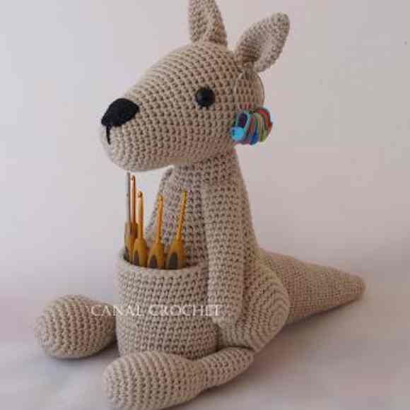 Receita de amigurumi em PDF - Canguru Porta Agulha