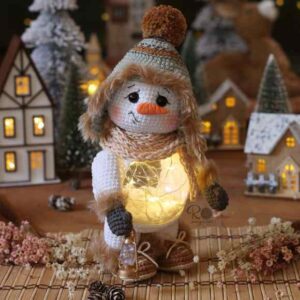 Receita de amigurumi em PDF - Lumi, o boneco de Neve Iluminado