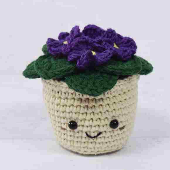 Receita de amigurumi em PDF - Violeta Africana