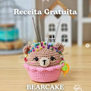 Receita de Amigurumi em PDF – Bearcake Alfineteiro (GRÁTIS)