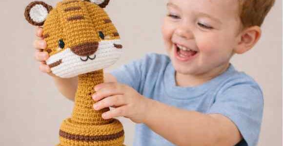 Amigurumi pedagógico: o brinquedo de crochê que ensina, estimula e encanta bebês