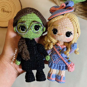 Receita de Amigurumi em PDF – Glinda e Elphaba (Wicked)