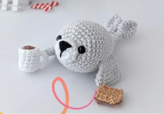 Receita de amigurumi em PDF - Foca do Chocolate Quente — 8,5 cm